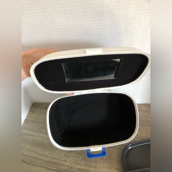 90s Yves Rocher Hard Sided Locking Makeup Case - Picture 4 of 9